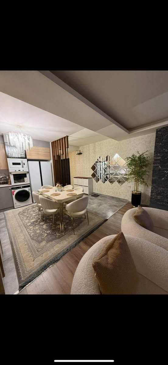 🏡 شقة فاخرة للبيع في مشروع الفرنسية 2

📐 المساحة 165 متر
📍 عمارة 4 - الطابق 17
🌳 واجهة مباشرة على الحديقة
🌅 إطلالة بانورامية مميزة
🚪 باب منفرد

✨ ديكورات راقية وفخمة
✨ أثاث كامل فاخر ومتكامل
✨ جاهزة للسكن فوراً

فرصة مميزة للراغبين بالسكن الراقي والاستثمار.

📞 ***********
📞 ***********

🏢 مكتب عقارات كي نيست
