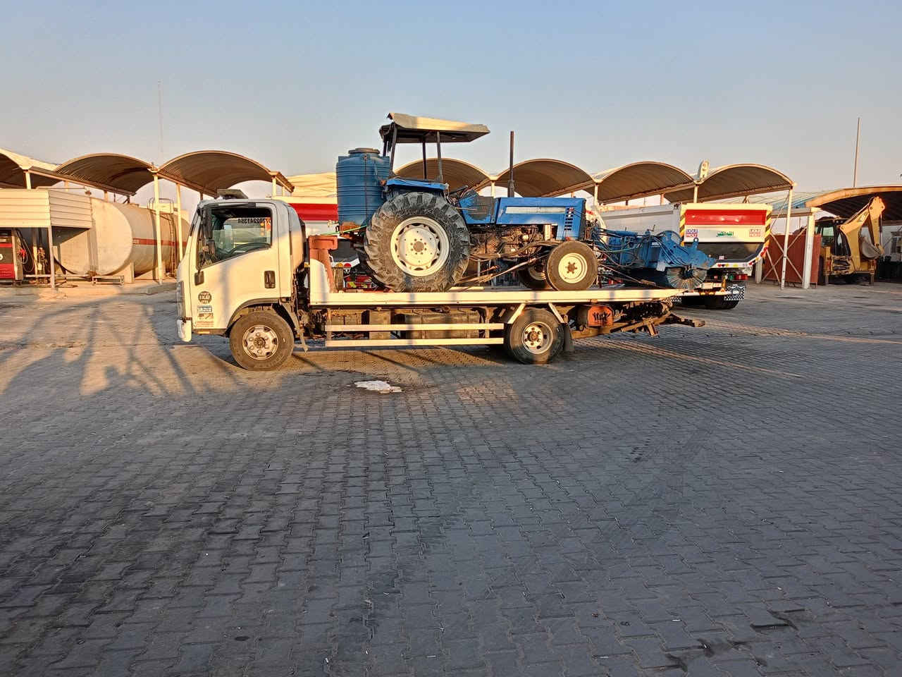 سلام عليكم ازوزه موديل 2015 سطحه وخاشوكه رقم سليمانيه   بس وكاله اسويلك يعني سياره ما تداور بسم شريكه سياره رادلهه كاور نقصهه مكينه جديده بل كارتون مكان سياره بصره ام قصر سعر 125 وبيهه مجال 
 رقم تلفوني ما اجاوب واتساب ***********
