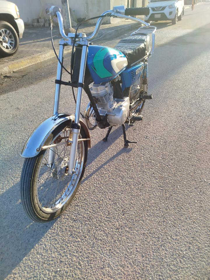 السلام عليكم دراجه للبيع نامه الدراجه كلش نضيفه وحلوه مابيهه اي نقص ادوات مكفوله من السرقه مكينه تخبل تشلع التبليط سعرها ٥٥٠ وبيهه مجال للاستفسار الاتصال عل رقم ***********
