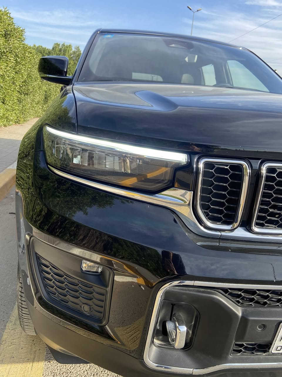 جيب كراند شيروكي اوفرلاند  5 راكب
الموديل : 2023 .

اللون : اسود 

المحرك : V6.  3.6L . 

العداد : 42088 الف كيلومتر 
 
*رقم بغداد مميز⭐️

حادث تبديل جاملغ أيسر وربع الدعامية*

المواصفات :

⭐️ دفع رباعي 4x4 . 

⭐️ نظام تعليق هوائي (جكات). 

⭐️ قيادة ذاتية عند المنعطفات.

⭐️ رادار امامي مع مانع تصادم . 

⭐️ نظام الرؤية الليلية. 

⭐️ تحذير الخروج عن المسار . 

⭐️ مستشعر نوم السائق مع نظام التوقف الآلي 

⭐️ تحذير النقطة عمياء ⚠ .

⭐️ نظام تحذير عند التقاطعات. 

⭐️  نظام تحذير عند تجاوز السرعة المحددة. 

⭐️  نظام عرض المعلومات على الزجاج الامامي (HEAD UP DISPLAY)

⭐️ نظام تقليل الضجيج داخل المقصورة. 

⭐️ إنارة محيطية مع أمكانية تغيير الالوان .

⭐️ شاحن موبايل وايرلس. 

⭐️ تعديل وضعيات مقود السائق كهربائيا. 

⭐️ مرايا تعتيم ذاتي. 

⭐️ المرايا الجانبية قابلة للطي كهربائيا. 

⭐️ نظام الصوت من ماكنتوش مع 19 سماعة. 

⭐️ ويل قياس 20 انج .

⭐️ سقف بانوراما .  

⭐️ شاشه كبيرة 10.1 انج . 

⭐️ شاشة للراكب الأمامي .

⭐️ نظام الخرائط (GPS) .

⭐️ عرض خرائط الطريق على لوحة القيادة.

⭐️ لوحة القيادة بقياس 12 أنچ. 

⭐️ 4 كاميرات خارجية مع بخاخات ماء للتنظيف. 

⭐️ كاميرا للمرأة الداخلية. 

⭐️ تصوير حراري ليلي .

⭐️ المصابيح الأمامية زنون .

⭐️  كشافات الضباب زنون . 

⭐️ دخول ذكي. 

⭐️ بصمة على 5 ابواب للدخول الذكي. 

⭐️ تشغيل عن بعد .

⭐️ الصندوق الخلفيي كهربائي .

⭐️ فتح الصندوق الخلفي مع حركة القدم.

⭐️ فرش المقصورة الداخلية من الجلد الطبيعي الفاخر .

⭐️  اضافات من الخشب الطبيعي للمقصورة الداخلية. 

⭐️  ذاكرة لحفظ وضعيات الجلوس للمقاعد الأمامية

⭐️ مساج للمقاعد الامامية .

⭐️ المقاعد الأمامية كهربائية .

⭐️ المقاعد الأمامية تبريد وتدفئة .

⭐️ المقاعد الخلفية تدفئة وتبريد .

⭐️ ستائر للشبابيك الخلفية. 

⭐️ انارة داخلية LED متعددة الالوان . 

⭐️ حساسات امامية وخلفية . 

⭐️ 5 راكب .

⭐️ مكيف خلفي مع وحدة تحكم منفصلة . 

⭐️ تدفئة مقود القيادة. 

⭐️ مانع تصادم خلفي .

⭐️ بلوتوث تلفون . نظام كار بلي

⭐️ محدد سرعة . 

⭐️ نظام التشغيل والاطفاء الاوتوماتيكي .

⭐️ نظام بريك اوتماتيكي

⭐️شاشات خلفية عدد 2

وبيها بعد مواصفات ممذكوره السيارة نظيفة جداً احلى من الصور* صور الحادث ع خاص 🌸

⭐️السعر 36,500 $ الف دولار

للاستفسار الرجاء الاتصال او مراسلة الرقم واتساب 

***********
