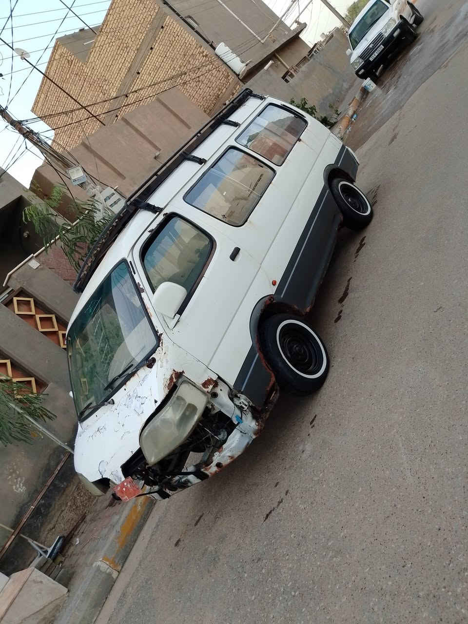 السلام عليكم البيع سيارة بروتون   مكينه بيه بخار  كير نضيف حداديه جديده غرفته نضيفه تايرات جدد تريد وكاله تريد مداور  السياره شوفت عينك السعر 22 قفل لاستفسار *********** مكان السياره ديوانيه حي الفرات
