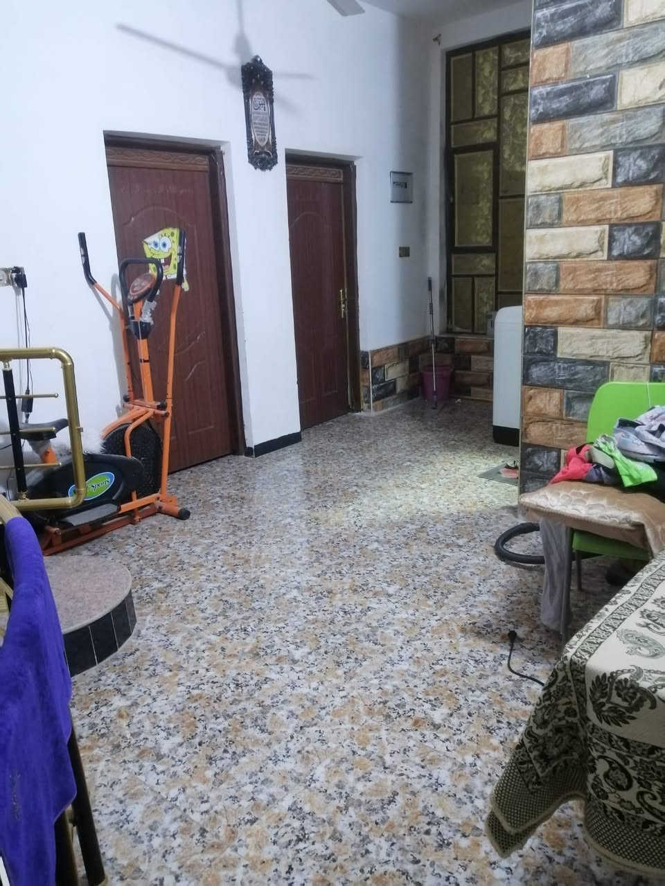 بيت طابو صرف طابقين بصف الركن
المساحه ١٠٤ متر 
واجهه ٨ متر 
عمق ١٣ متر 
ورى البدعه
 مطلوب اسكان 12 مليون تتحول باسم المشتري
بيع او مراوس مع بيت زراعي كبير ونضيف مع الفرق 
التفاصيل موضحه بالفيديو 
للإستفسار 
***********
***********
