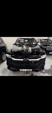 للبيع لاندكروز 2️⃣0️⃣2️⃣5️⃣ بلاك دشن لمتدد ساس اصليه بعدها داخل الضمان...