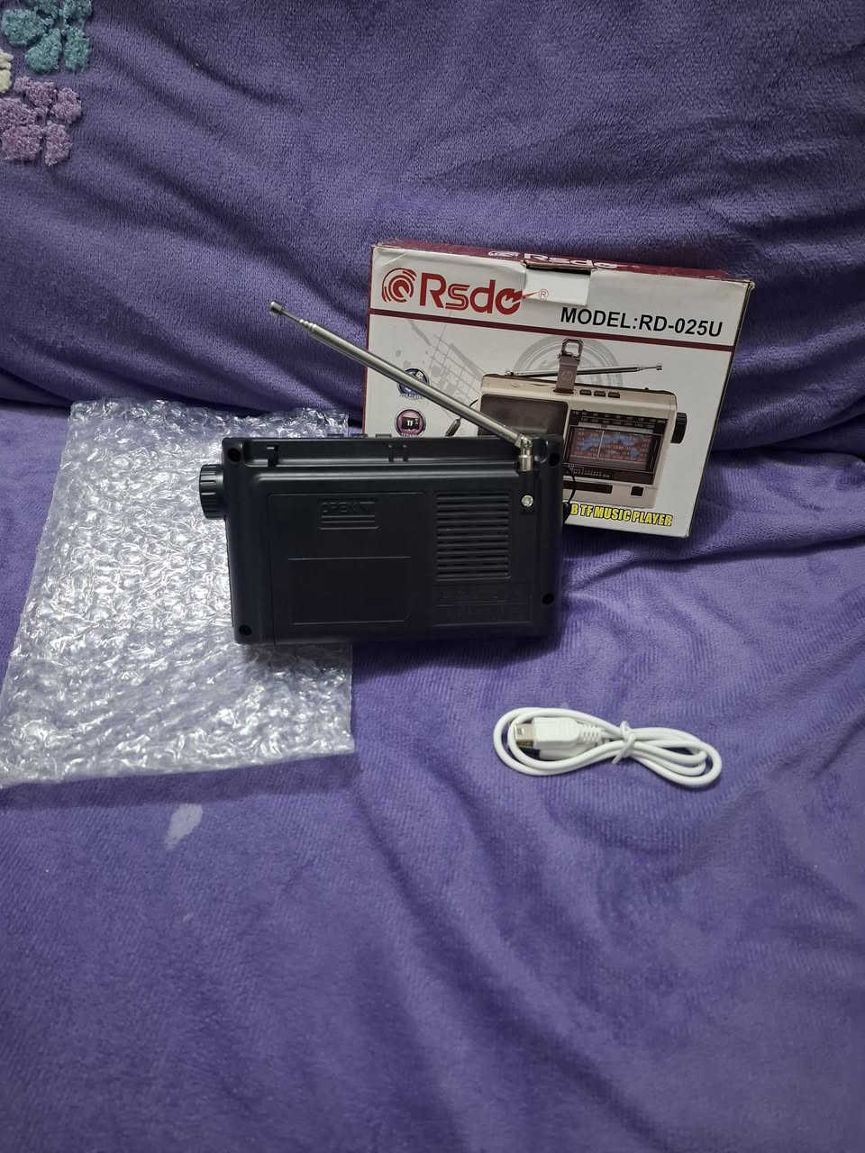 السلام عليكم للبيع راديو صغير ٨ موجات مع موجه FM ويشغل رام وفلاش ويكنك عالموبايل يشتغل بطاريات قلم او بطاريه موبايل نوكيا شحن السعر ٢٠ الف للاتصال ***********
***********
