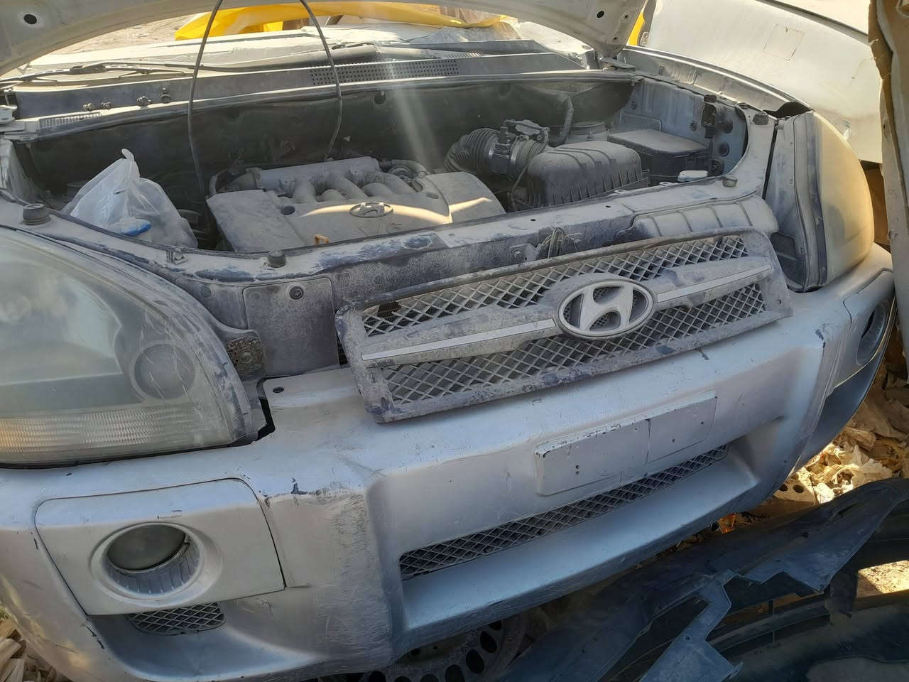 السلام عليكم عندي بجم توسان ٦ سلندر  كامل محرك كير و جميع تفرعاتة و الصدر كصة كاملة للبيع *********** اتصل على وتس اب وتدلل
