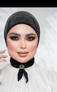 مثلث • اسود فاحم • حجاب سهل