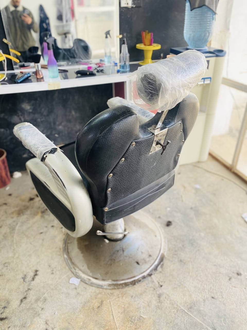 كرسي حلاقه للبيع مابي اي عطل 
العنوان مقداديه الهارونيه 
سعر 150 بي مجال 
يراسلني او هذا رقمي يتصل عليه***********
