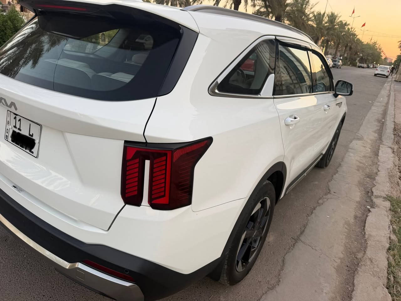 سلام عليكم سورنتو خليجي بغداد مكفولة عدا بارد بسيط بالباب الخلف الراكب بايدي انطخت موديل ٢٠٢٥ ستة اسلندر بانوراما حساس خلفي امامي كامرة خلفية كشنات كهرباء سبعة راكب كير ماوس شاشة متصلة ثلاث قطع تبريد اوتو هولد  جنطة كهرباء وبعد بيه مواصفات معروفة ماشية ١٩ الف مكاني السيدية السعر ٣٠ الف يعني ٣٠٠ورقة ***********
