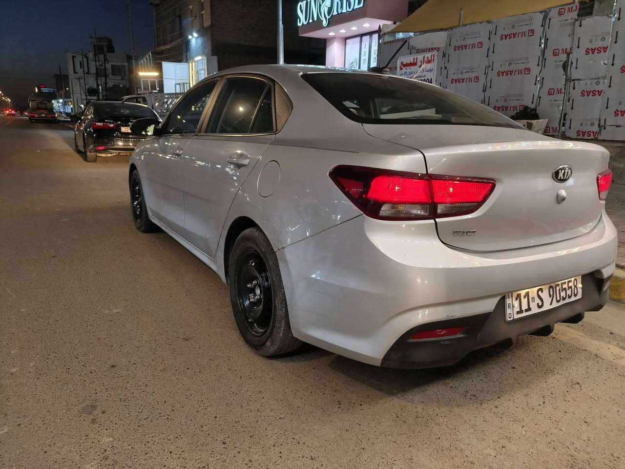 سلام عليكم ريو موديل 2020 وارد امريكي حادثه حافه بنيد صبغ وجاملغ ايسر تبديل اصلي نفس لون مكينه 1600 دوش وكير At ماشيه 76mi مانقصه شي جاهزه صور حادث ناشرهن 
السعر 103 وبيه مجال شراي يتصل كل تفاصيل ذاكرهن بلمنشور 
العنوان بغداد حي الجهاد قرب مسبح الرافدين 
*********** بي واتساب
