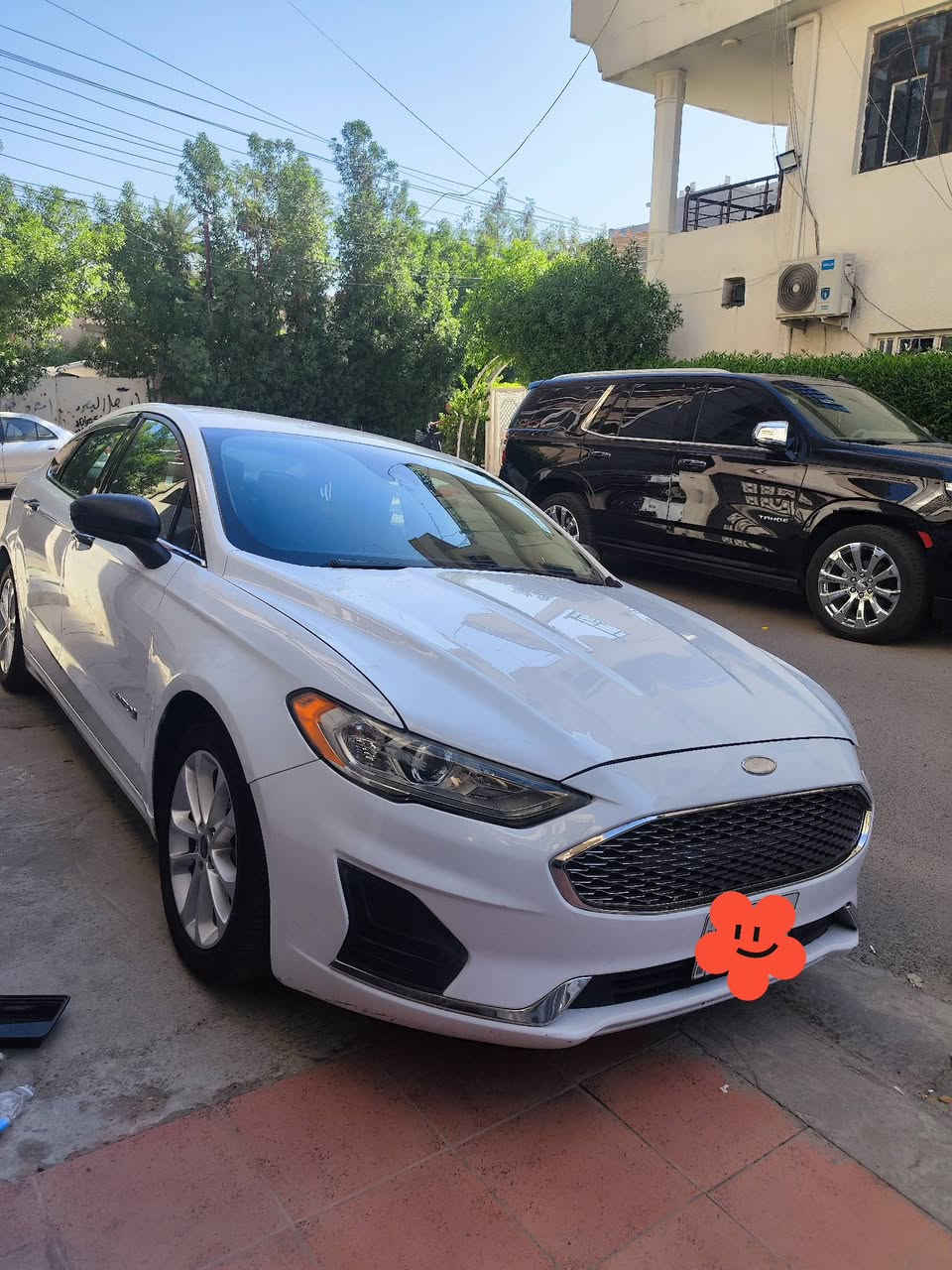 السلام عليكم. للبيع فورد فيوجن هايبرد 2019 مواصفات SE ماشية 81 مايل رقم بغداد بسمي تبريد ثلج حادثها موضح بالصورة جاملغ وبنيد راجع بارد بدون صبغ بدون ايرباك وبيها حادث بالعراق باب سياق بارد PDRبدون صبغ مكاني الكرخ السعر 125 وبيها مجال 
***********
