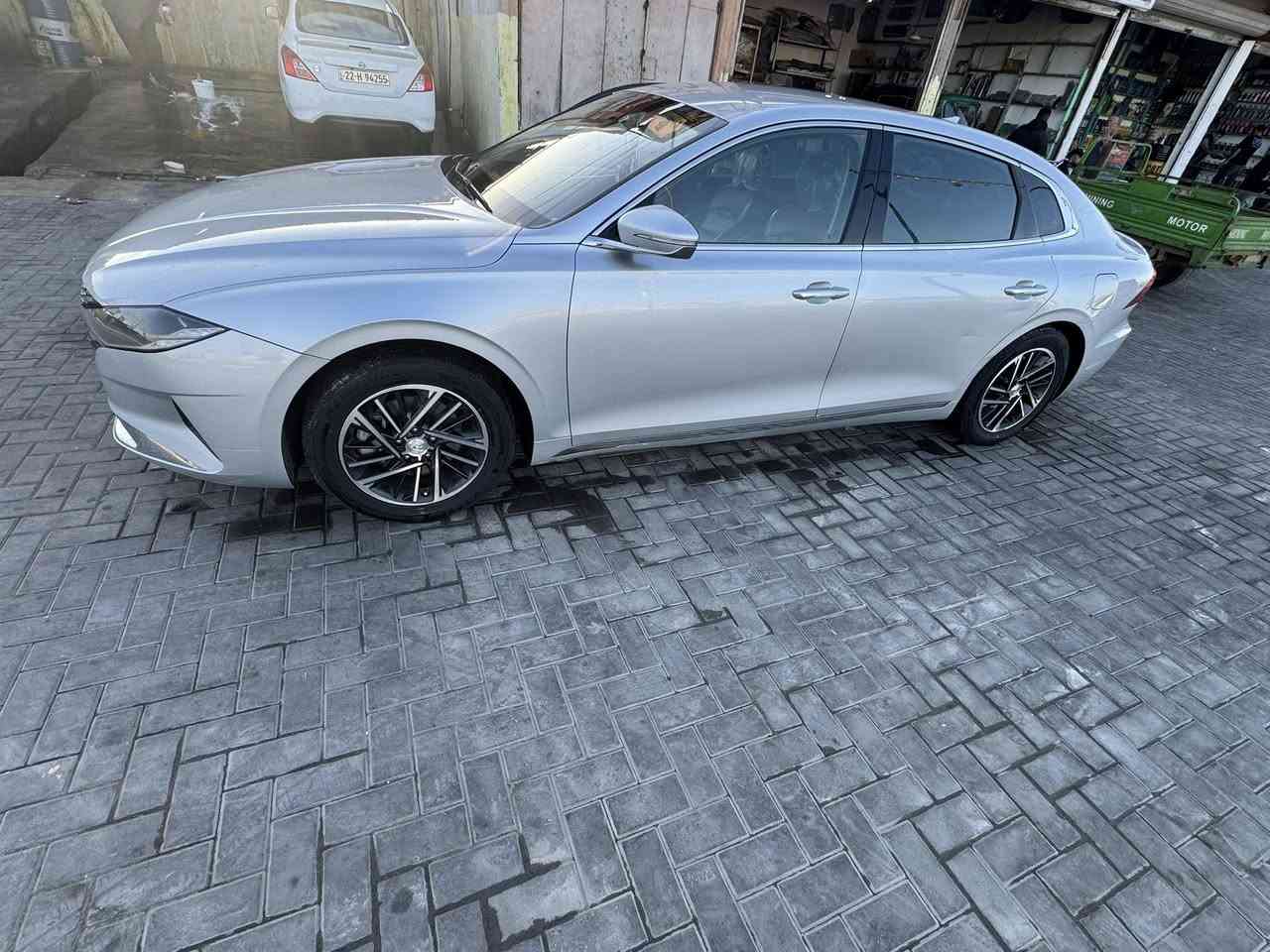 السلام عليكم
اين ماكنتم/
تقبل الله من ومنكم صالح العمال

للبيع   او.  مراوس/

هيونداي ازيرا موديل/ 2022/ وارد كوري غاز بلاد 

مكينه ٦ سلندر V

المواصفات السيارة فول الفول كفاله عامه من الشخط  سونار مكينه كرير خير من الله السيارة جديدة بمعنة الكلام  

عداد ديجيتال متصل شاشه

رادرات اماميه خلفيه جانبيه مع حساسات

٣٦٠ درجة 

مع مانع تصادم جانبي عند الاجتاز ترجعك للمسار  

نقطه عمياء 

تحديد مسار كروس سياقة ذاتيه 

ترحيب مع كشافات 

مري شفط

اوتو هولد 

سايد بريك بصمه 

تبريد شاشه

كشن السايق كهرباء مع تدفئة و تبريد

كشن العكسي تدفئة

ستيرن تدفئة هيتر

تبريد مناخي 4 وضعيات

تبريد خلفي

صندوق ذكي 

تشغيل عن بعد

3 بصمات مع التشغيل

لايت زنون عالي ناصي متحرك 

السعر 200/  وبيها مجال 

مشروع وطني تحول ثاني يوم

للاستفسار

***********/ البصره
