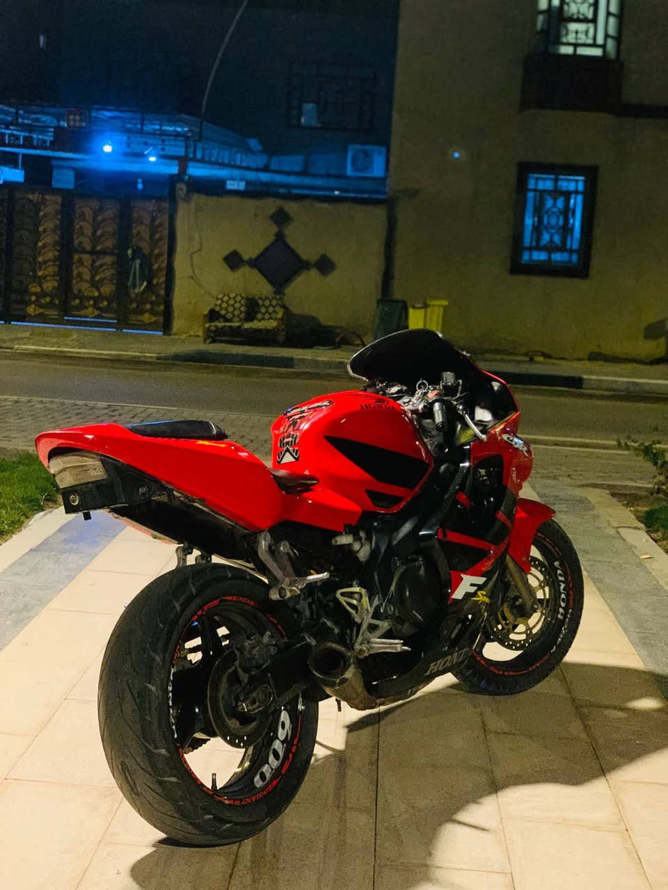 السلام عليكم افوراي للبيع الدراجه نضيفه بمعنى الكلمه بس نقصه حساس شوته سعر الدراجه ب٢٥ للتواصل عل الرقم *********** مكاني بصره
