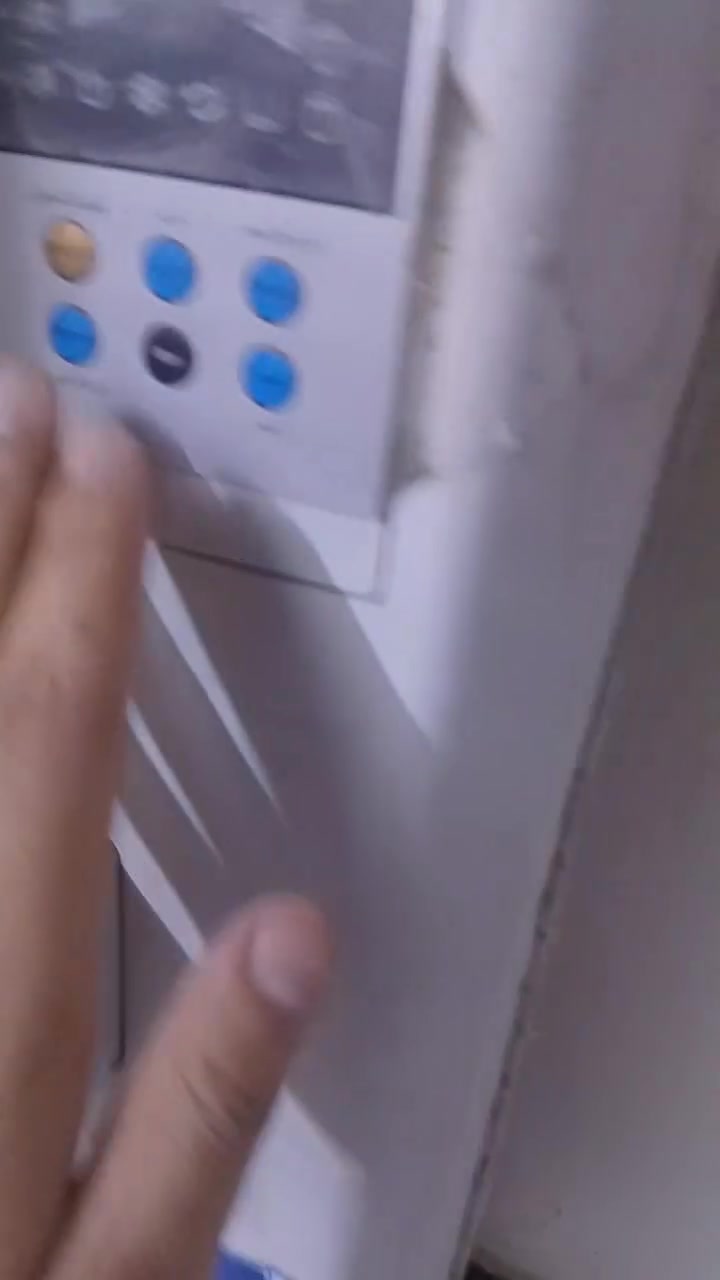 سلام عليكم للبيع كوفيره شغاله وكلشي مابيه غطاس شغال الدكم كلها شغاله نضيفه لا بيه زروف ولا شي حلفات جدد السعر50قفل مكاني البياع  حي التراث راسلني واتساب وتدلل ***********4
