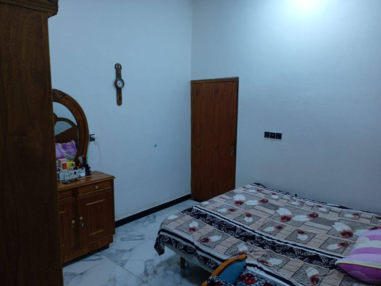 بيت للبيع مساحه 160م يحتوي على غرفتين  وستقبال وصاله ومطبخ  وصحيات بناء بلوك  البيت كله جاهز مابي نقص العنوان شط العرب منطقه اليوبه شارع  الملعب قرب مدرسه الصقر . جميع الخدمات متوفره السعر 75 وبي مجال قليل***********
