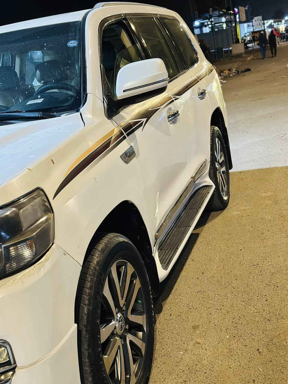 السلام عليكم لاندكروز رقم سليمانيه بسمي سنويه تحويل ثاني يوم 6سلندر مديل 2010محدثه 21داخل وخارج موصفات كشن كهرباء مري شفط مامتواجد خاص الانتصال على رقم الهاتف السعر 265$ورقه 
رقم الهاتف ***********
***********
