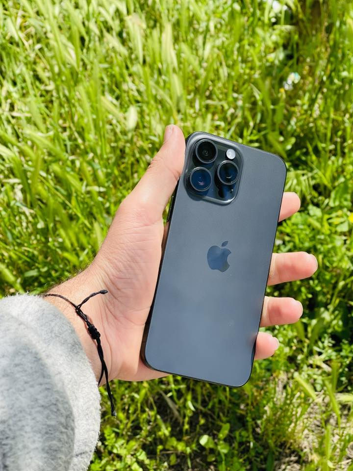 ايفون15برو ماكس جهاز لوك باكيت شاحنته مطالعه من باكيت جهاز كله بلادي فقط امبدل شاشه اصليه فول 256كيكه بطاريه87مشحون550مره غراض كامله ويا كفر 17برو ماكس تحوير للبيع فقط سعره780بي مجال قليل مكان كركوك***********
