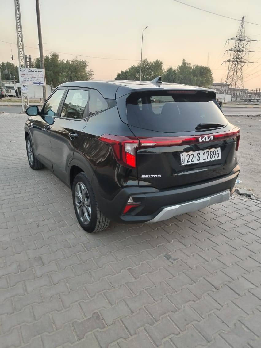 كيا سليتوس موديل 2024 رقم أربيل الجديد فحص وهزه جديد
ماشيه 11 الف
مواصفات نص فول
محرك 2000 دوش 
شاشه جبيره دشبول الكتروني فور ويل
ويل كاب انضمه قياده
تحكم ستيرن فول
راذار جانبي نقاط عمياء
حادث السياره بنيد فقط بدون دواخل ارباك فقط ستيرن سونار السياره بل منشور 
السعر 157  مكاني بغداد الكرخ 
رقمي ***********
