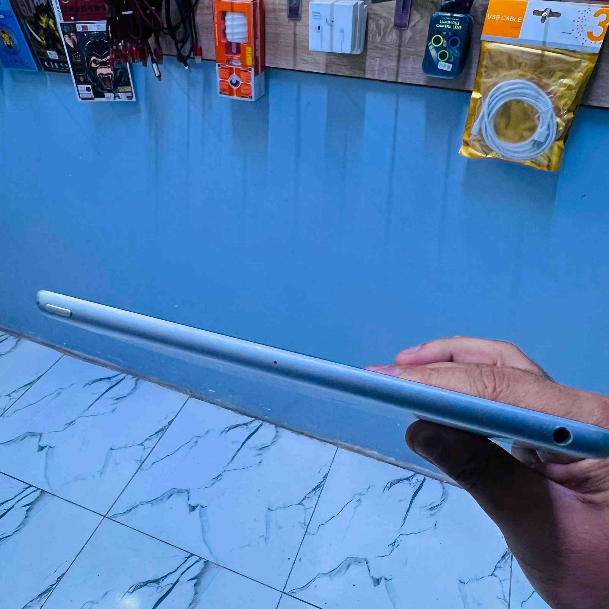 ايباد 9 للبيع
ذاكرة 64 جهاز بي ضربة بالگلاس ما مأثرة عاللمس

وبي شويه اثار بين الكلاس والبلازمة

سعر 180 وبي مجال

*********** واتساب
