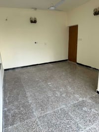 #للايجار____في____السيدية بيت ارضي معزول  مساحة ٣٠٠ متر ارضي   كراج + ...