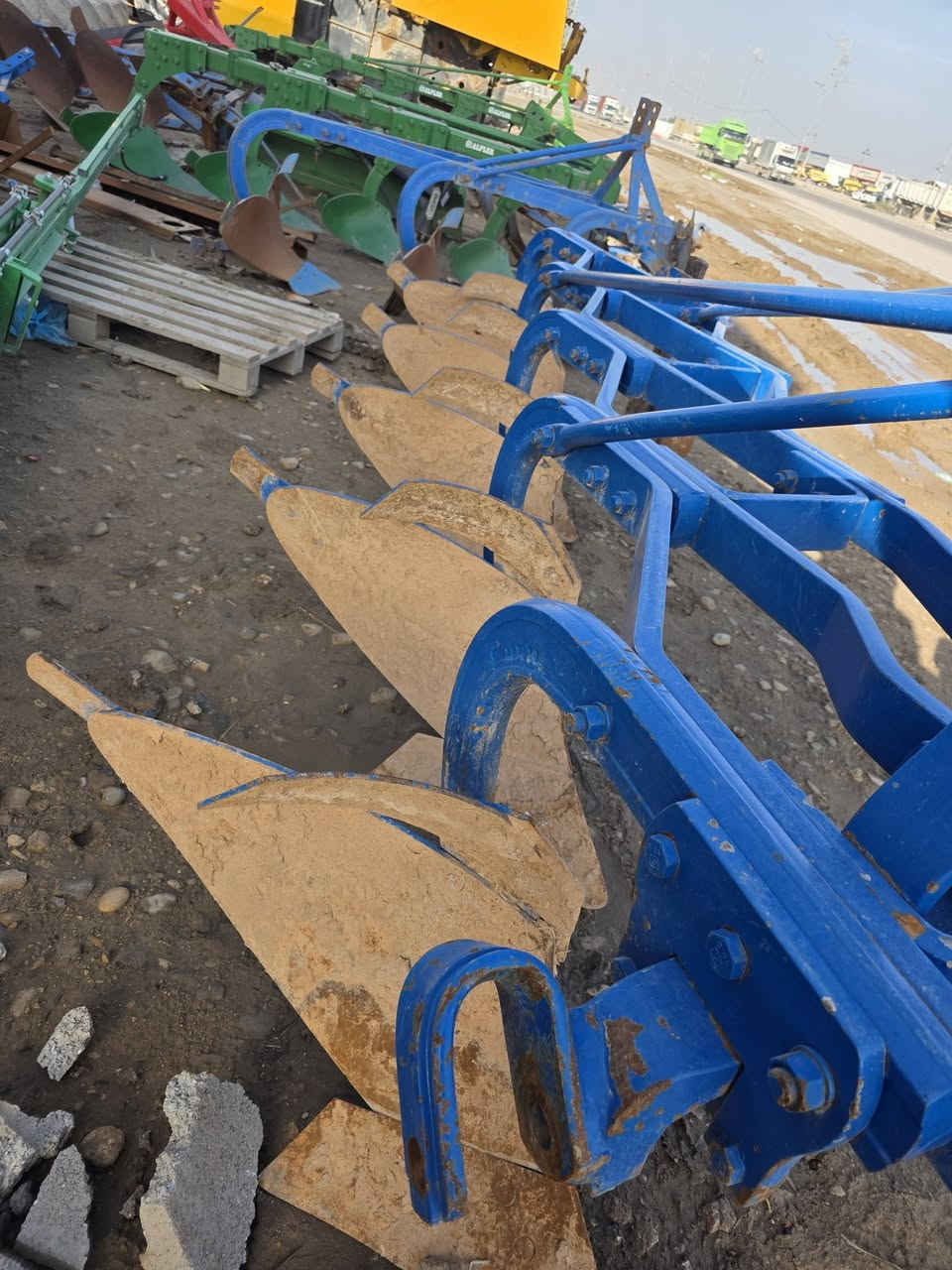 متوفر محاريث مختلفه الاحجام جديد ومستعمل وجميع الآليات الزراعيه
وقطع غيار الآليات كافه ..
طابعات ناثرات مرشات 
الدسكات وقطع غيار الفدان التركي ...
الصويره المعارض الزراعيه معرض أرض الرافدين الاتصال على الرقم ***********ابو عبدالله الدوغاني ***********

***********..وتساب
