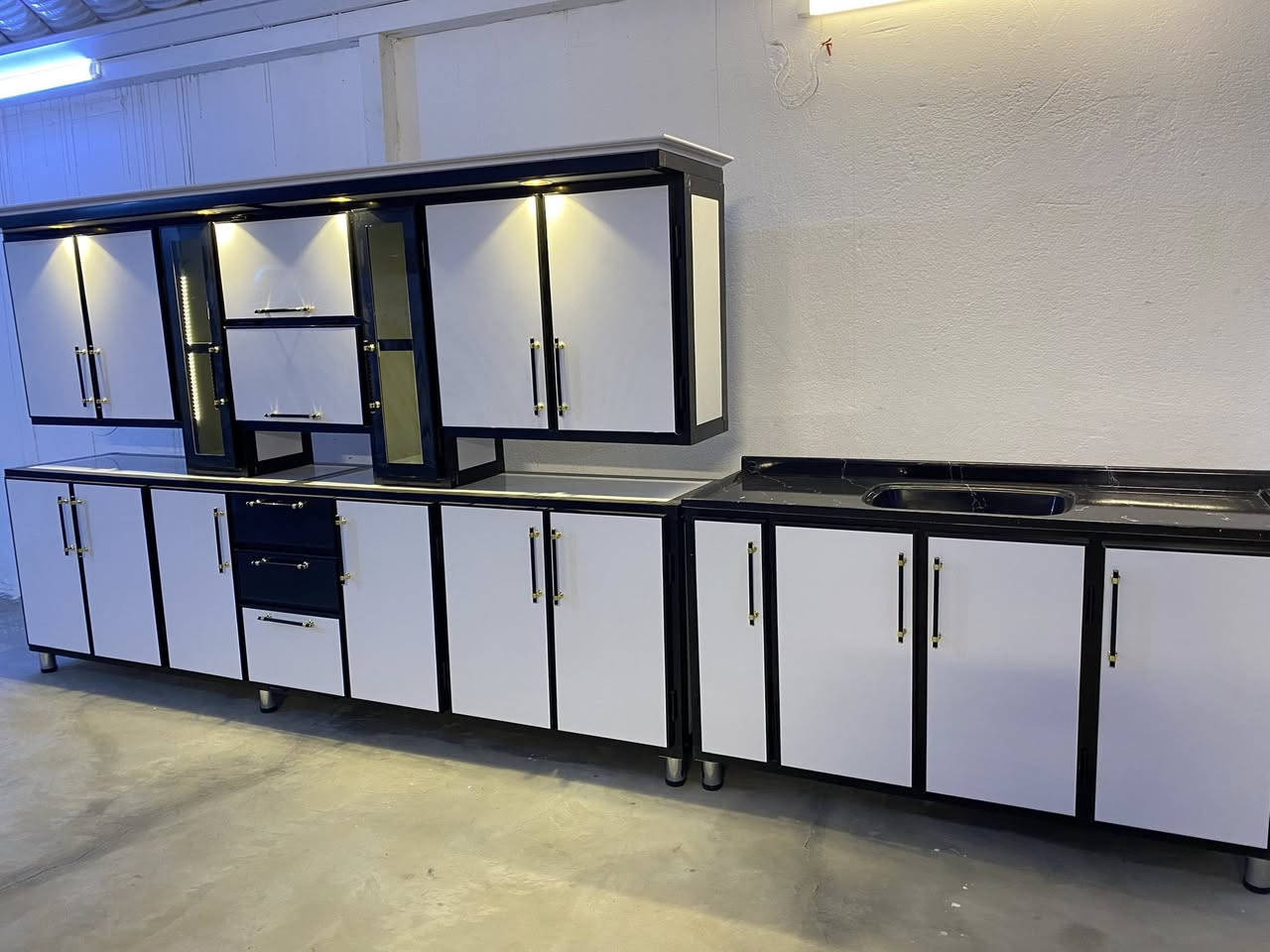 للبيع كاونتر جديد تزكام تركي  ثلاث مترات ارضي ومعلق والسنك متر ونص مرمر يوجد مراوس
العنوان مغربه بل شيشان الثانيه بل سايدين آخر استداره الاتصال *********** بي واتساب يوجد خدمه توصيل
