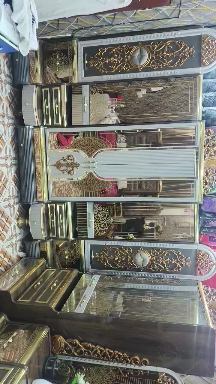 سلام عليكم غرفه اخشاب ملكيه 11 قطعه البيع شراي يتواصل وياي خاص علا هاذا رقم بي وتساب ‏‏‪***********‬‏
