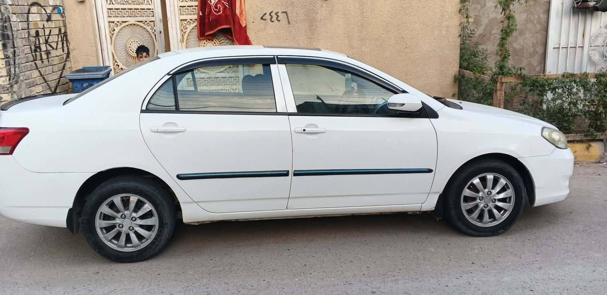 من بعد اذن الادمن الطيب بيوايدي جي 3 موديل 2016بيهه 3قطع  صبغ دوشمه وارضيه جلد مكينه بس لاستيك ولف اول مشغلهه وراها تكطع كير تمام صدر نص عمر سعر65وبيهه مجال عنوان بغداد***********
