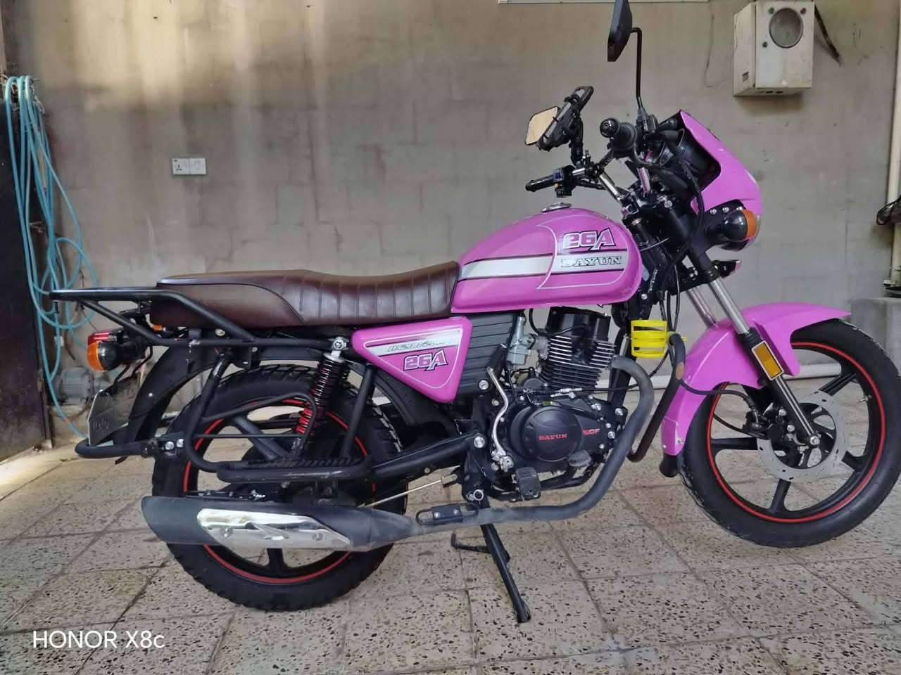 السلام عليكم عندي درجة للبيع اسم الدراجه داي وان اخول صفر دراجة نظيفه وتأيرات جديده  ورقم الهاتف شراي يخابر رقم ***********
