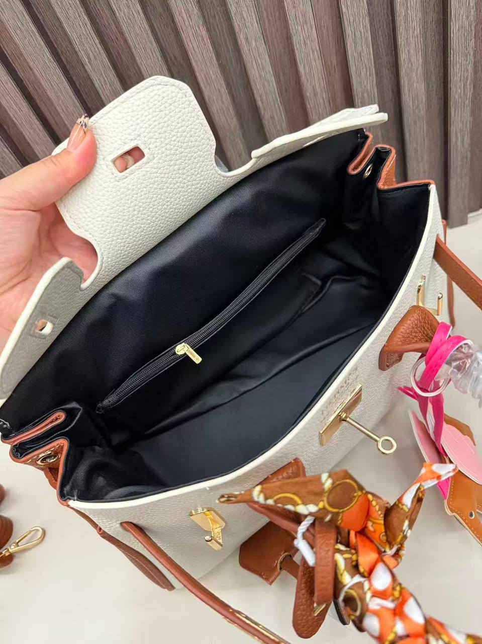 👜حقيبه كوالتي عالي
👜 الابعاد 20*31
كوالتي ناررررر💥💥


**إذا كنت صاحب هذا الإعلان وتريد حذفه لأي سبب، رجاءا أرسل رسالة إلى الدعم الفني**