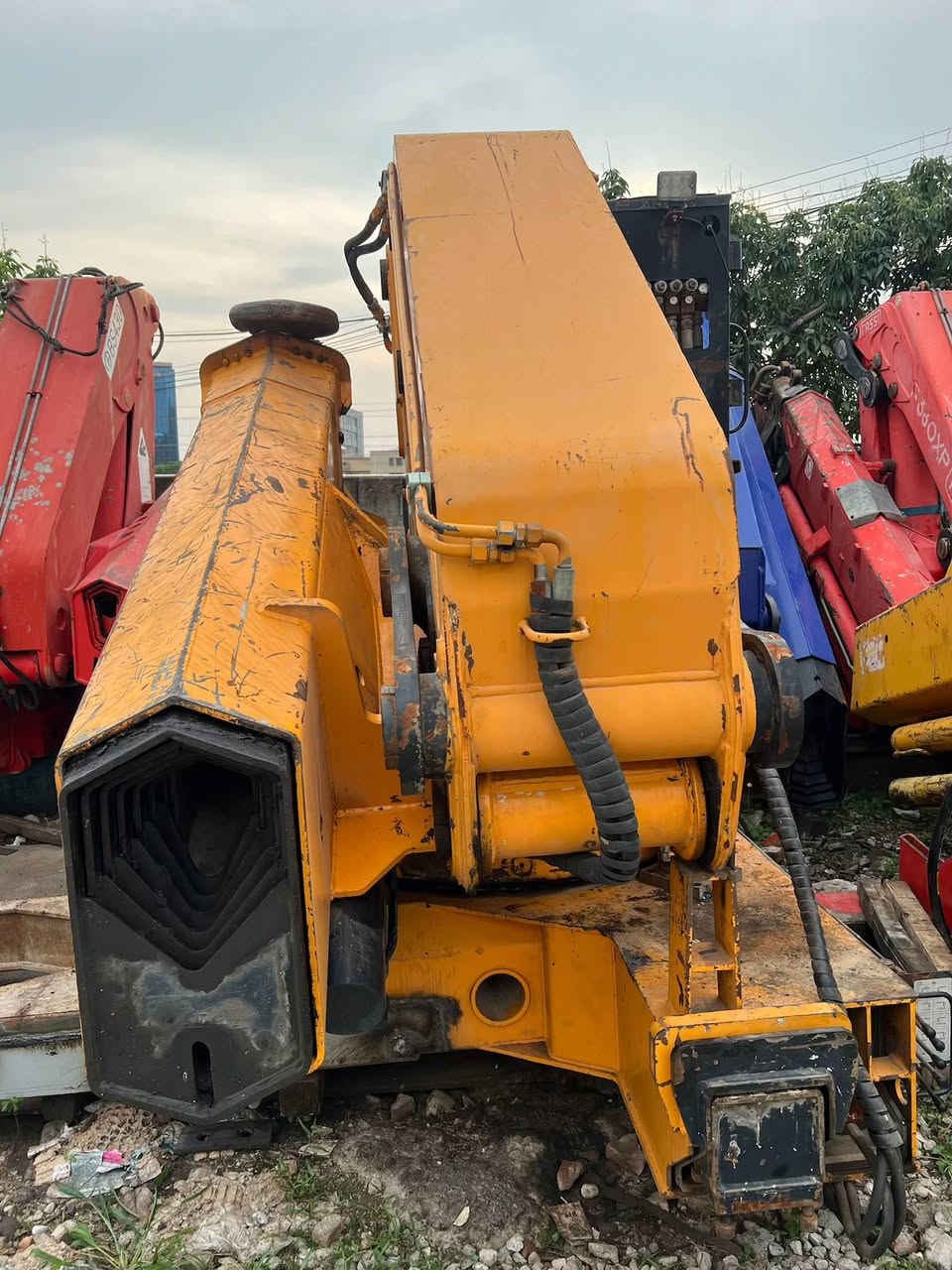 50ton SQ1000 crane, six hydraulic connections plus one manual connection, lifting up to 25t


**إذا كنت صاحب هذا الإعلان وتريد حذفه لأي سبب، رجاءا أرسل رسالة إلى الدعم الفني**