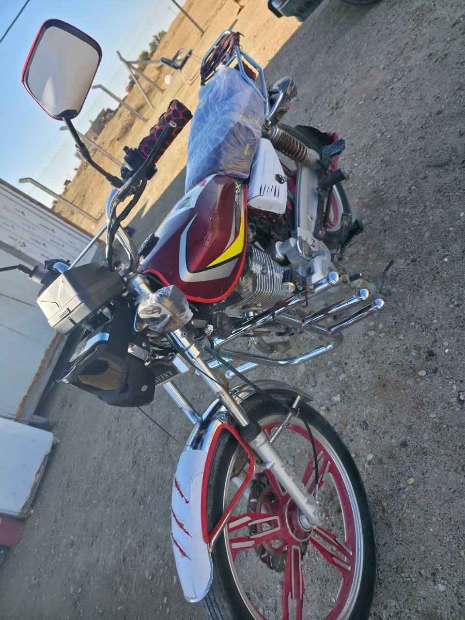 دراجة سيفاني ايراني 
موديل 2022
محرك 150
لون احمر ماروني
مكمرك
اولوياته موجودة بمرور ال18
صاحبه موجود يحولك بأي وقت 
كهربائياته شغاله بالكامل 
محرك ما مفتوح بلادي 
گير بلادي
سعره 725 الف وبي مجال
للاستفسار الاتصال على الرقم أدناه 
***********
