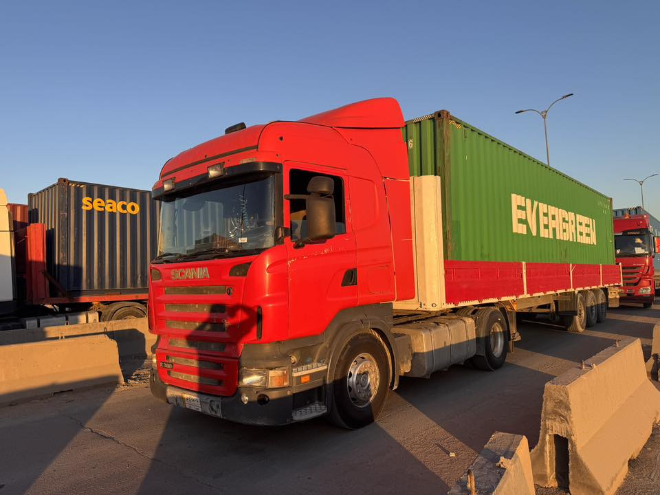 سلام وعليكم سياره 2006 حجم لمكينه 380 ميكنتها بيها خيط بخار عربانه كملايز بريك دسك دنكير ثالث علاك وسياره خير من الله سعر 250 وبيها مجال حك جيه رقم ***********
