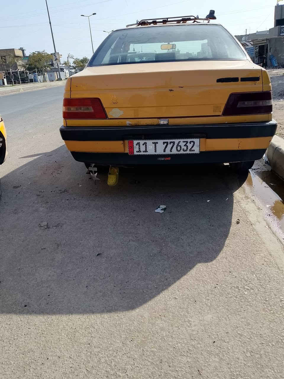 سلام عليكم سياره بيجو موديل 2012 جاهزه من كلشي تخم تاير صدر امامي  شاشه وغرفتها نضيفه والكشر كبال العين يعني شغل وتطلع بسمي مكاني بغداد ***********
