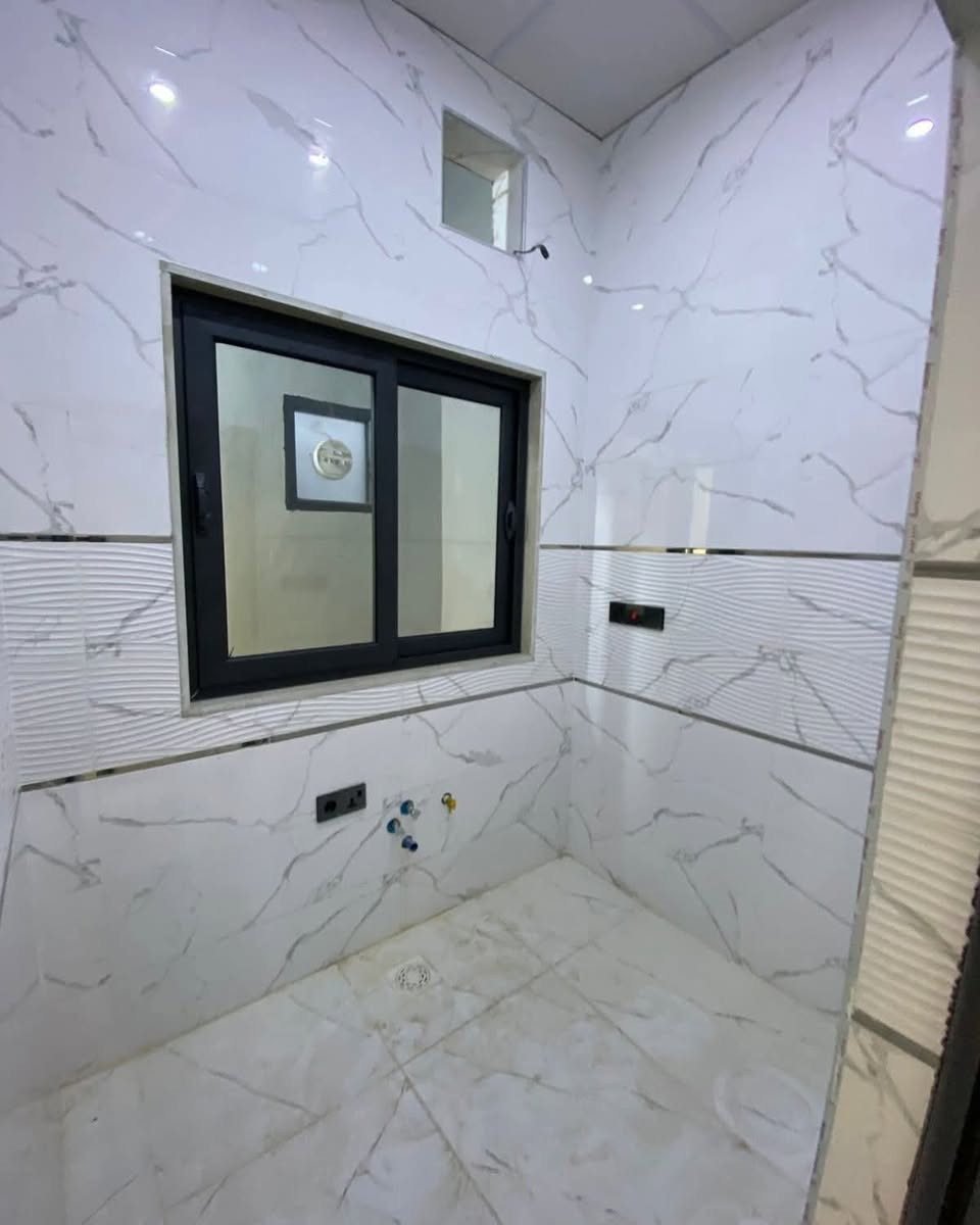 🏠اعلان اعلان
دار للبيع
موقع مميز
~~~~~~~~~~~
📄طابو ملك صرف
🧱بناء درجه اولى
~~~~~~~~~~~
سقف مغربي ✔️
واجهة فلين✔️
نظام تبريد مركزي✔️
~~~~~~~~~~~~
راحه بال✔️
استقرار✔️
هدوء✔️
~~~~~~~~~~~~
📐المساحه:-130م
📐الواجهة :-7م
~~~~~~~~~~~
📍الموقع :حي الواسطي
مقابيل الانواء الجوية
~~~~~~~~~~~
💸السعر :-علق ب(تم) يوصلك السعر مناسب 
~~~~~~~~~~~
الطابق الاول  يحتوي:-
كراج +حديقه+استقبال +مطبخ بارد
مطبخ حار+غرفتين نوم+صحيات
~~~~~~~~~~~
الطابق الثاني يحتوي على:-
هول +صحيات +غرفتين نوم
~~~~~~~~~~~
للاستفسار اكثر الاتصال على
***********📱
~~~~~~~~~~~
نستقبل جميع العروض 
🏠السكنيه  🏛️التجاريه
