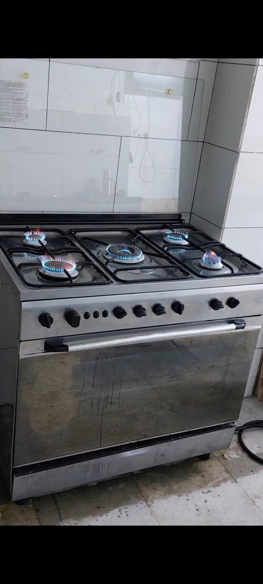 طباخ فريش مصري كلش نضيف للبيع وبسعر ١٧٥الف الاستفسار الاتصال ع *********** شارع سالم خلف شركه كورك قرب دائره الكهرباء
