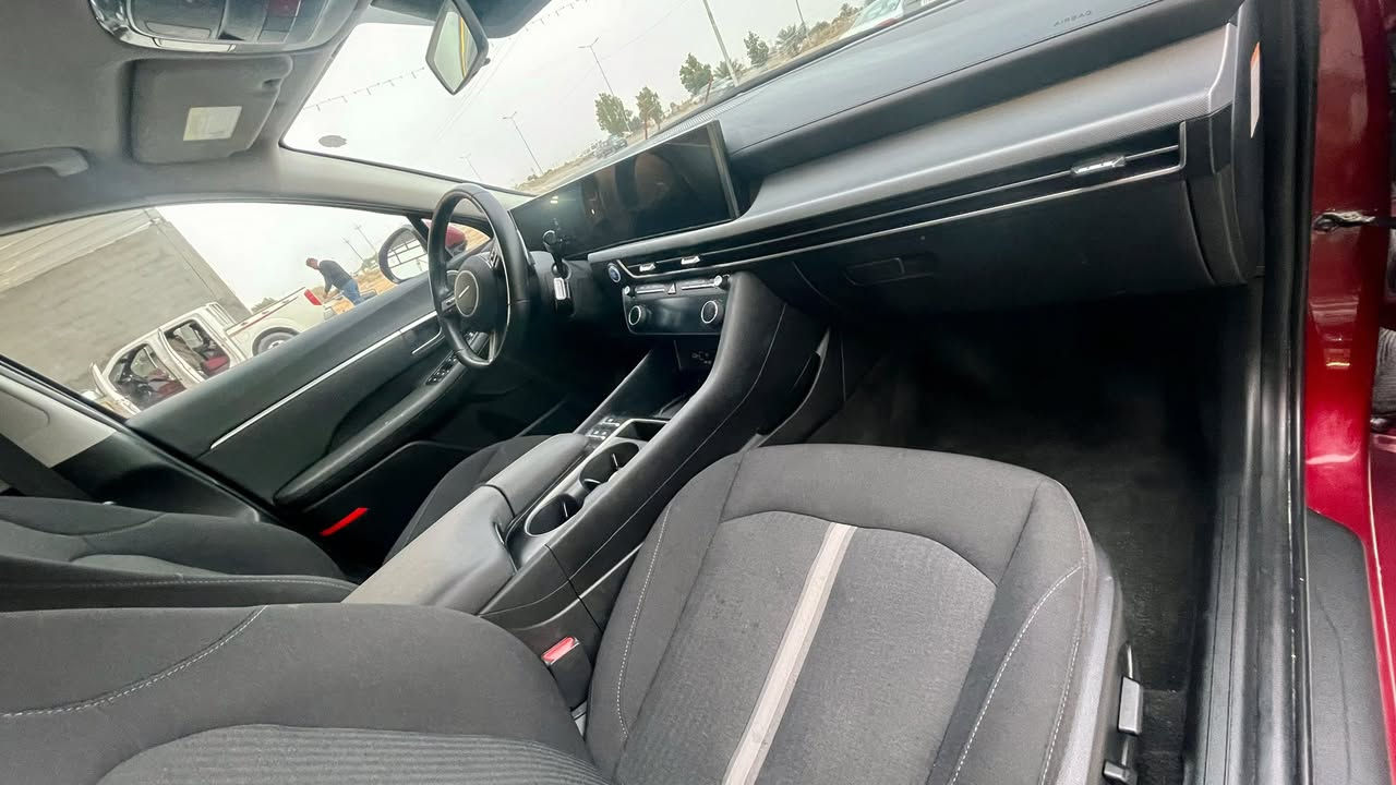 سوناتا هايبرد 2025
محرك دوش 2000
بدون اير باك بدون لغد
ماشية 20الف
كل المواصفات  الي ترديها. موجودة عدا الفتحة
حادثها جاملغ والبنيد مبدل
تترقم كل المحافظات
مكان السيارة بابل الاسكندرية
السعر 190
***********
