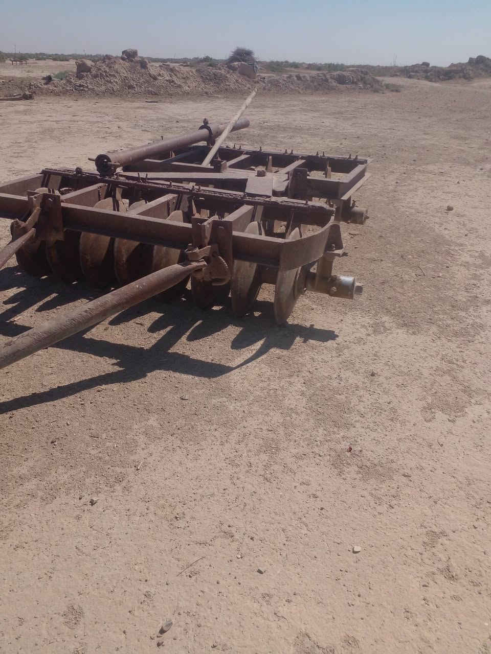 سلام عليكم دسك البيع حجم 16 
الصلي سعر مليون وتلثميه وبيه مجال قليل شفتات بربرنات كلهن جدد ولبقي شفت عينك العنوان وصط قضاء الموفقيه ***********
