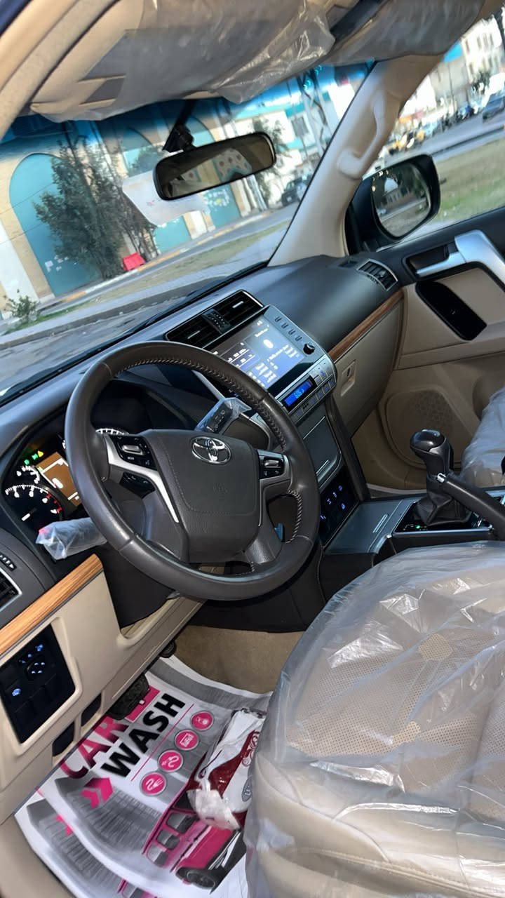 سلام عليكم 
برادو شركه جيهان VX باب ثاني 
موديل 2023
ماشيه 66 الف كيلو متر 
كشنات جلد
تفدئه تبريد الكشنات 
ثلاجه 
سلايد 
بصمه 
السياره فول بس كامره وحده 
السونر بالصور موجود
السعر 495 وبيها مجال للطيبين 
مكان السياره بغداد المنصور 
***********
