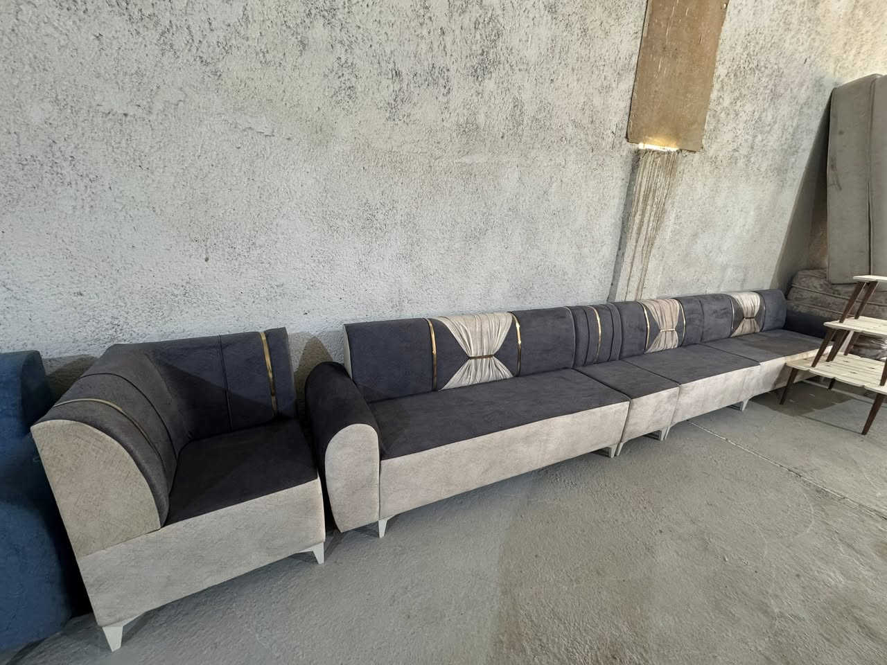 ديوان جديد ١٠ مقاعد اصلي 
جميع القياسات والألوان 
سعر ١٠ مقاعد ٢٦٠ الف 
العنوان الحمره الغربي العلاك قرب معمل الببسي 
للتواصل + واتساب ***********
