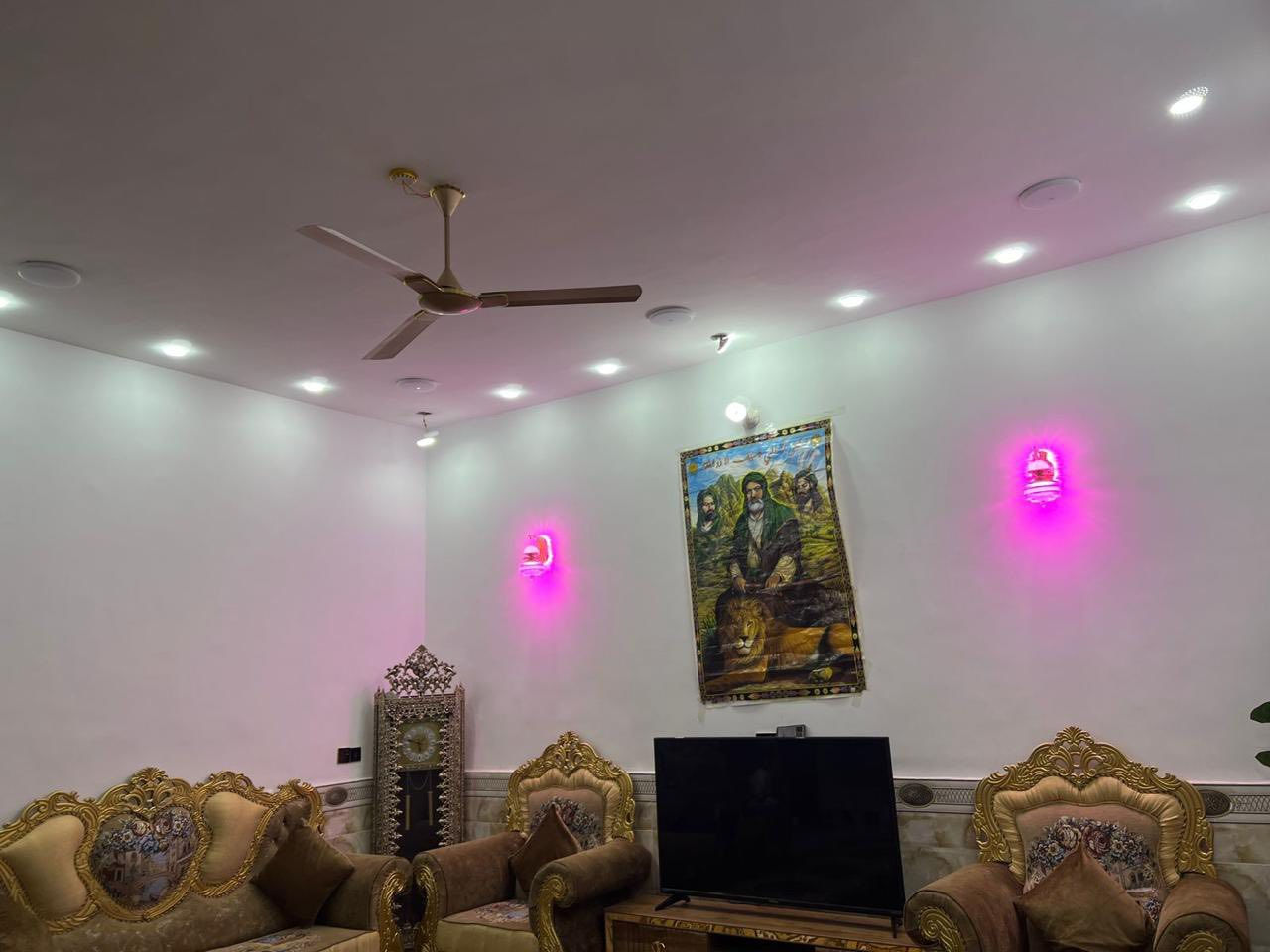 مكلف بنشر لا ترسليني خاص ولا شي خابر على رقم***********      بيت عد ال نياز على شط وفاء من جيهت التبليط طابق واحد 
مساحه بناء ٢٠٠م 
وحديقه ٢٠٠مً
على شارع عام قريب على سيطره من جيهت فداء
