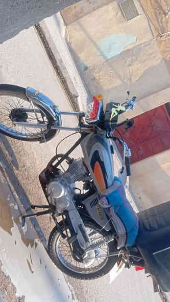 سلام عليكم شباب دراجه ادوات ادوات  نامه حلوه جديده دراجه حته ما اطلع بيهه هواي مكينه مبدل بيهه بس ولفات وبستم يعني لا مفتوح المحرك كلش ولا شي تجي وشوف بعينك جماليه احله من صوره يعني خصم الحجي ما عوزهه شي شرط برقي ما ناقصهه دهن ابدل كل سبوع دراجه مال جناي وما متعوبه بس صار وياي ضرف ورايد ابيعهه مكاني البصره سعرهه 600 وبيهه مجال كلش قليل دراجه كلشي شغال بيهه ضفيره جديده عينه ولايت شراي يدخل خاص وبل خدمه رجاء رجاء الموشراي لا يتعبني هاذ رقمي ***********
