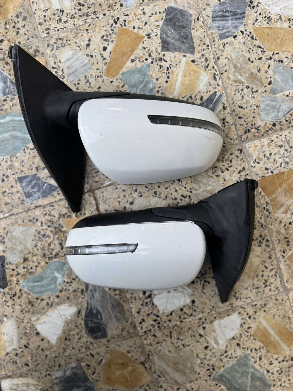 اٌلسلام عَليكم 
زُوج مِري أَكسنت 2010 
تَحكم كَهربائي شغال ومع اشارة بالمراية

￼باله جدد ونضيفات شرط تفحصهن ياله تاخذهن 

سعر الزوج ب100 الف 

للشراي الاتصال على هذا الرقم
***********
