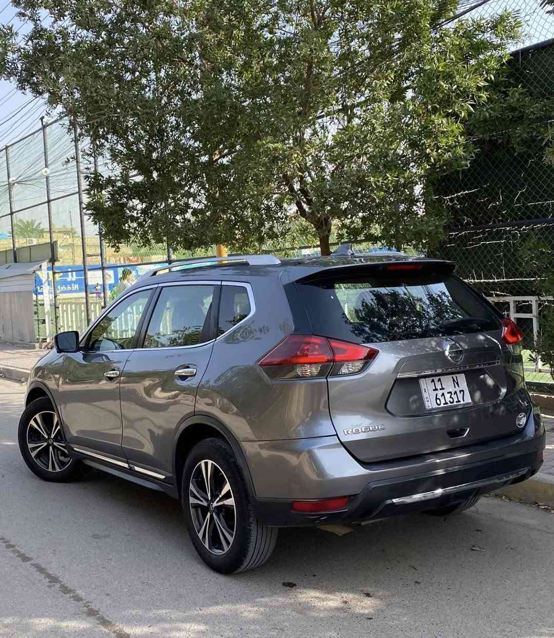 السلام عليكم 
السعر 135 بيها مجال
نيسان روج 2018 SL فوول
حادث 3 قطع سطحي 
مواصفات فول 
كشنات كهرباء +هيتر +خزن وضعيات + كشنات جلد
كامره 360 (4) كامرات
تحكمات ستيرن 
تشغيل عن بعد 
فتح الصندوق بلقدم 
3 انضمه قياده ايكو نورمال سبورت
ويل كروم تخم تاير جديد 
كير محرك بشرط مكفول 
بصمه ابواب بصمه تشغيل بصمه جنطه
تبريد ثلج ⛄️ تبريد قطعتين
نظام انذار.  مدخل AUX / USB
حساسات امامية حساسات خلفية  
مري كهرباء هيتر مري جانبي  نقط عمياء
مصابيح ليد بكلايت ليد  انوار نهارية
ارقام وهزه جديده 
مكاني بغداد بسمي التواصل ***********
