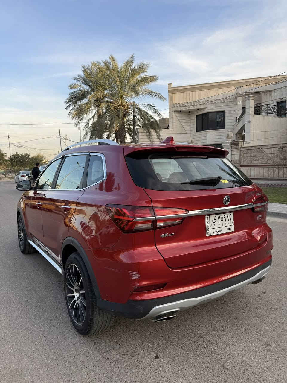 سلام عليكم
ام جي موديل 2021 
مابيه. صبغ فقط بارد وبيه طخه بل صندوك
ماشيه 67
بنورما 
وبصمه
حساس خلفي 
داخل احمر 
تبريد خلفي
صندوك شفط
مكانه الحارثيه او حي العدل
***********
120 وبيه مجال بسيط
