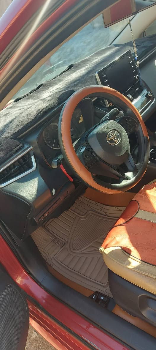 يا الله 
من رخصة الادمن 
كورلا 2020 ياباني اصلي 
لون ماروني
داخل اسود 
الجام مغلف عازل حراري 
كشنات حضن 
شفتات بلستيرن
هاند بريك دكمة ووتو هولد  
دبل صالنصة بلادي
لحاية بلادي  
تحكمات بلستيرن جهتين 
تحديد مسار 
مانع تصادم 
مانع تزحلق 
شاشة ابل كار بلي
وأوامر صوتية 
تبريد ثلج 
وتدفئة 
رقمها بابل دولي
كهرباءت خير من اللة 
كير محرك كفالة بلادي بدون فتح 
ماشية 101
حادثها جاملغ ايسر بنيد نفسهن مصبوغات
وبيها باب السايق كلير  وبيه باب الامامي اليمين بارد شي بسيط 

تخم تاير جديد 
والسيارة سويتلها ادامة وبوليش يعني ربع دينار متصرف عليها انطيها D وتوكل حجي ترايها لربيل   السعر المطلوب (١٢٠) كبيع سريع لان مستعجل ع البيع
السيارة بسمي تحويل ثاني يوم وهاذا رقمي ***********
