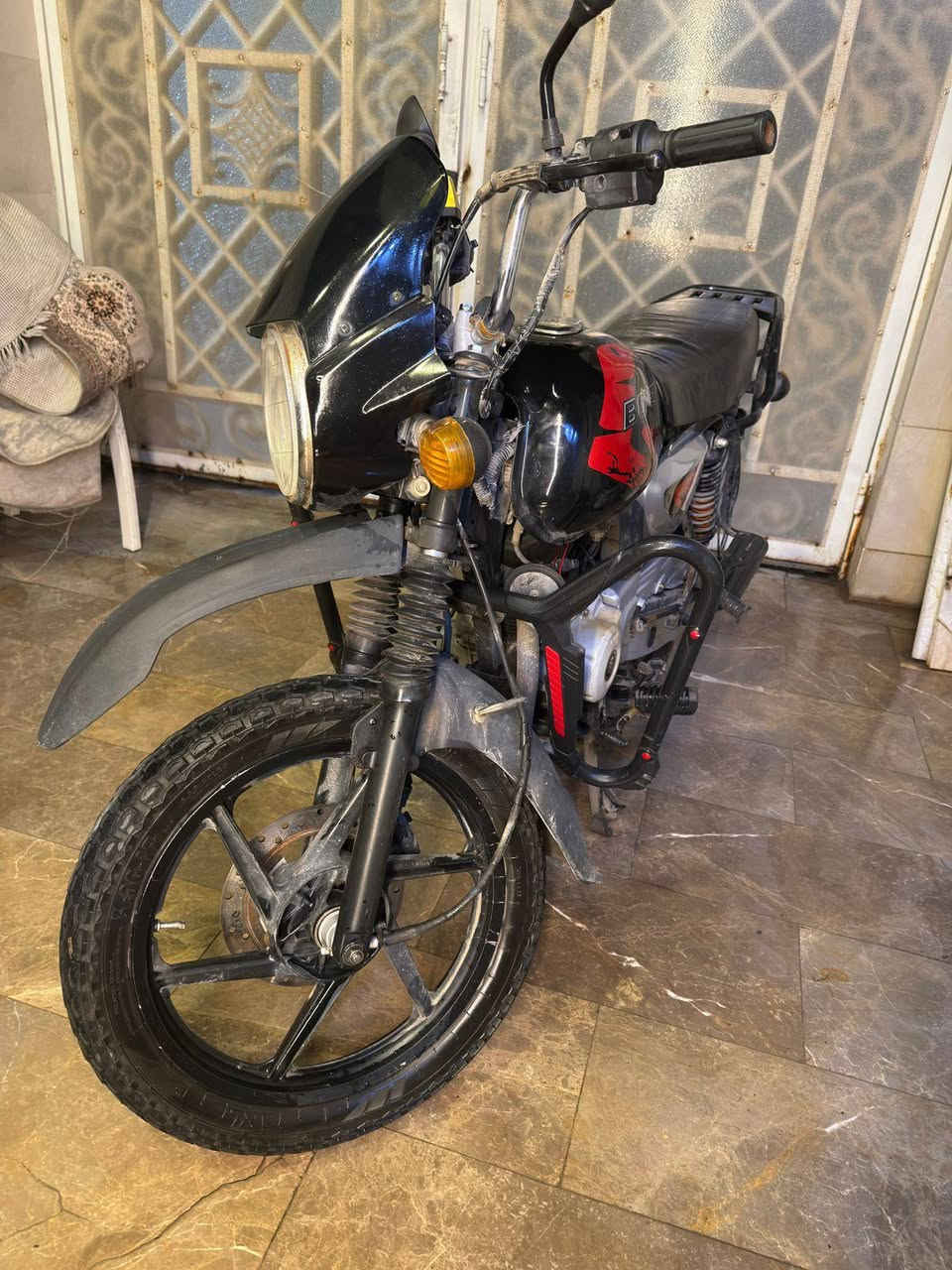 السلام عليكم بوكسر 23 مرقم للبيع الدراجة كاملة مابيهة اي نقص فقط شغلات بسيطة لأن متروكة الدراجة مشتغلة شي قليل دلفري أكثر شي استخدام شخصي لل استفسار ***********
