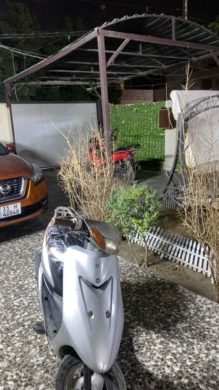 السلام عليكم عصفوريه للبيع دراجه نضيفه وكامله مكمله سلف كهربائايات عداد كله شغال مكينته بل جيس سعر ٣٠٠ وبيها مجال رقم *********** مكاني بغداد المنصور
