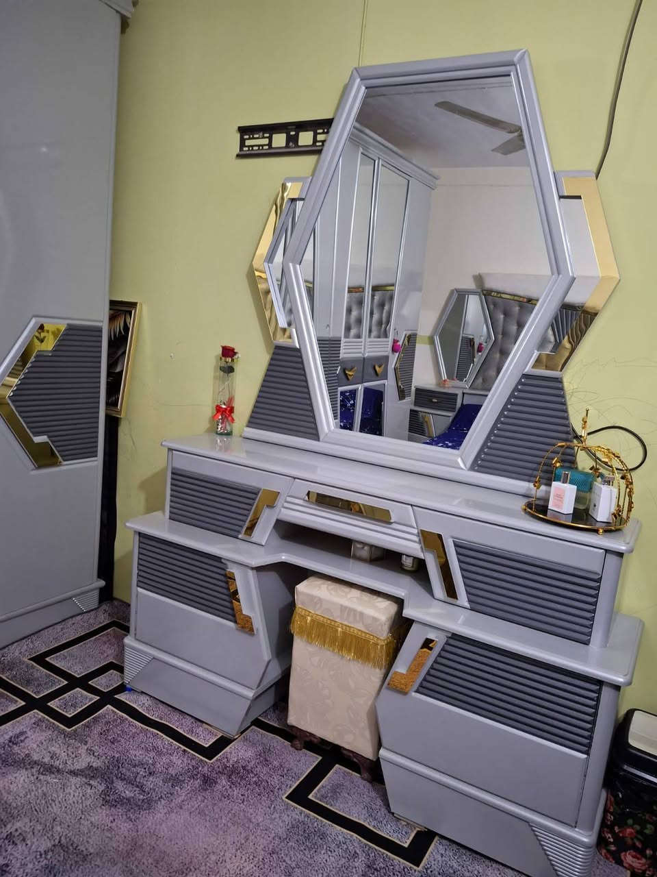 السلام عليكم غرفه صاج تكمه نضافته 98 كلش نضيفه مستخدمه 3 اشهر صاج درجئ اولى تصميم تركي السعر 900 البكان بغداد الحريه الستفسار ***********
