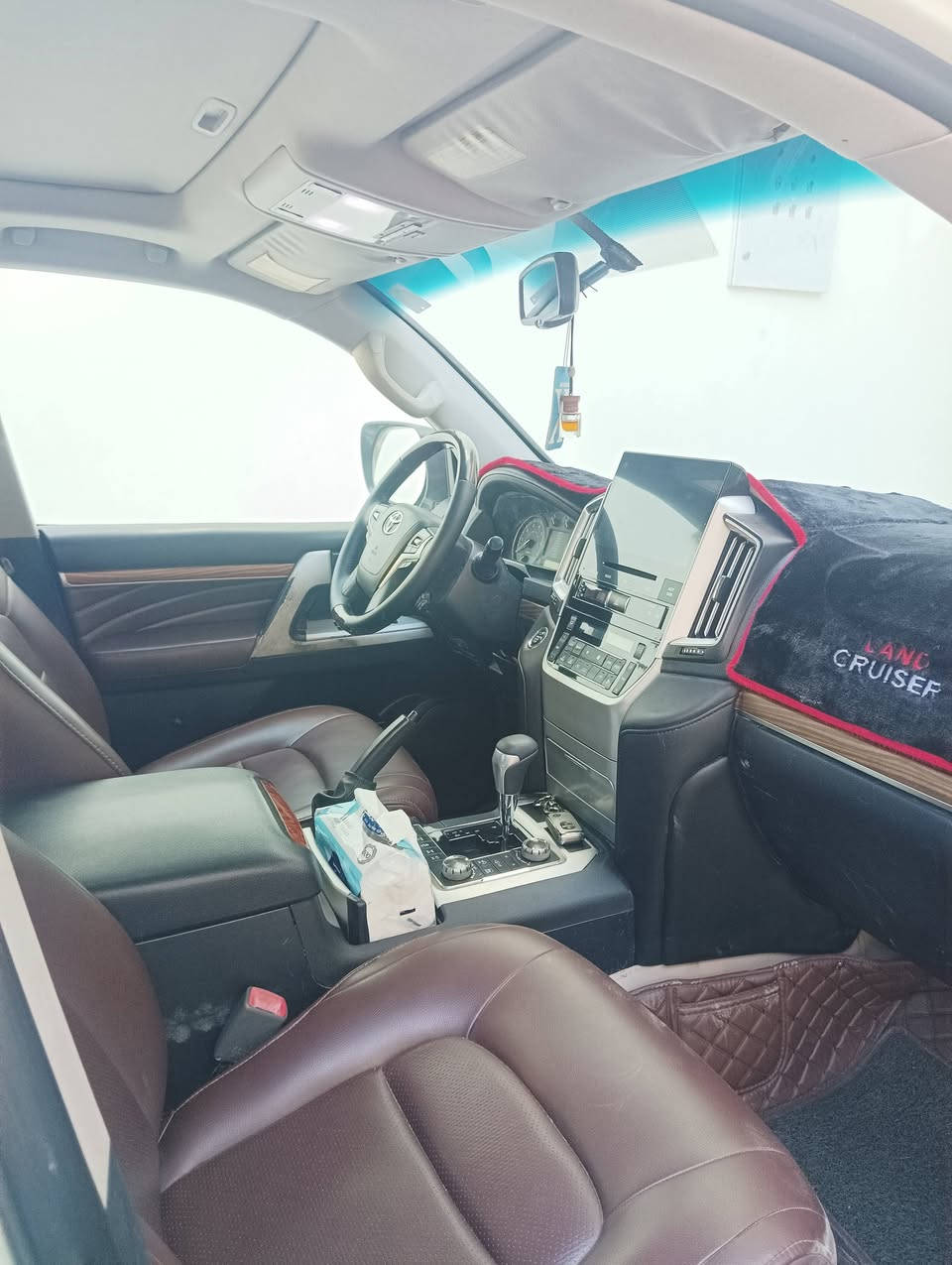 السلام عليكم
للبيع لاندكروز ٢٠٠٩ محدثة ٢٠٢١ داخل وخارج تحديث درجة اولى ضربتها بجم مصبوغة حزام فقط بدون قمارة لغرض التحديث مكفولة من البارد والمعجون سنوية جديدة بسمي لغاية ٢٠٢٩ رقم بغداد انكليزي گير محرك كهربائيات كلها مكفولة تبريد ثلج حجم المحرك /٤٥٠٠
ـ بصمة تشغيل
ـ بصمة ابواب 
ـ فتحة
ـ ثلاجة
ـ دفع رباعي
ـ كامرة
ـ حساس امامي خلفي 
مكان السيارة بابل/الحله 
السعر/٢٦٠ وبيه مجال للاستفسار الاتصال/***********
