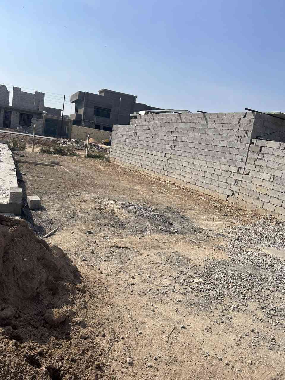 سلام عليكم قطعه ارض للبيع مساحه 100 م واجه 7ونزال 15 خدمات كامله تبليط كهرباء وماء سعر 16 وبيها مجال للشراي الموقع المدائن حي شهداء جنس الارض زراعي ع117 نهايت حي شهداء بصف شارع 30 
***********
